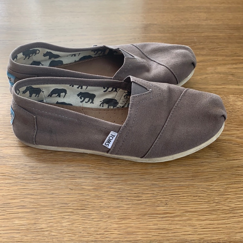 Women’s brown canvas TOMS, size 8.5